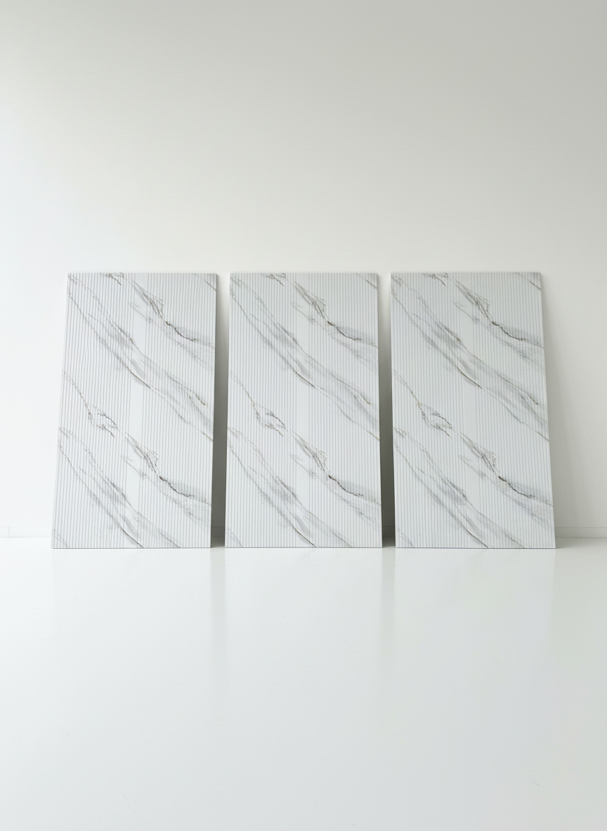 ПВЦ релефен стенен панел 122×244 см – Бял мрамор златни жилки