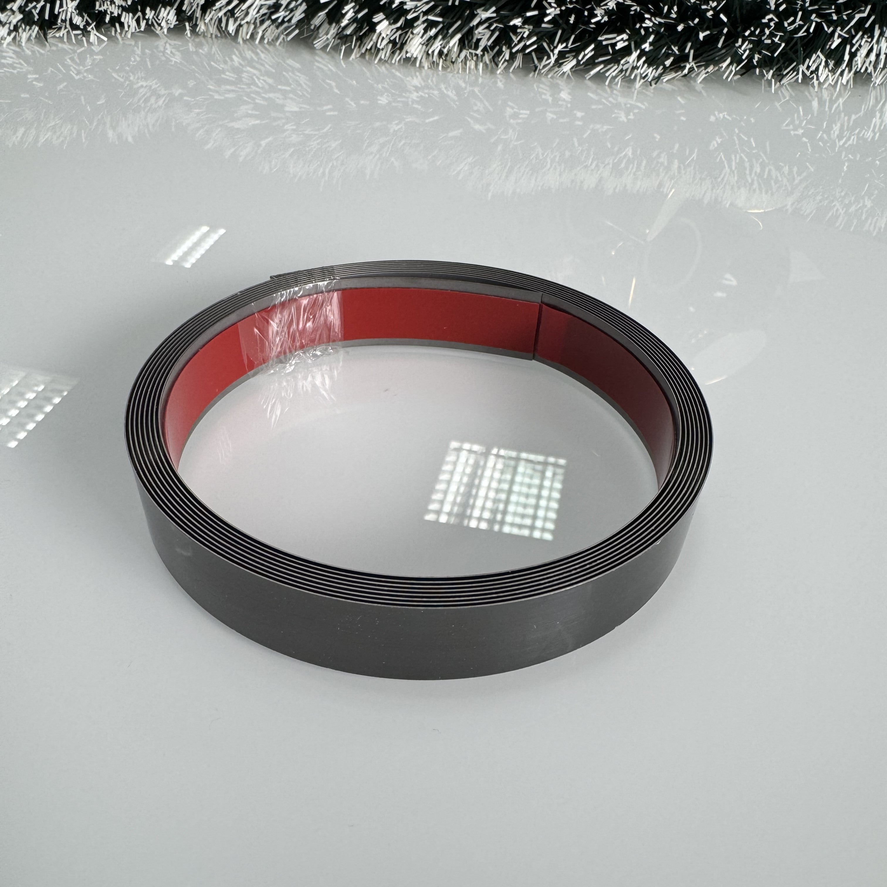 Самозалепваща декоративна лента – Черна (2×300 см)