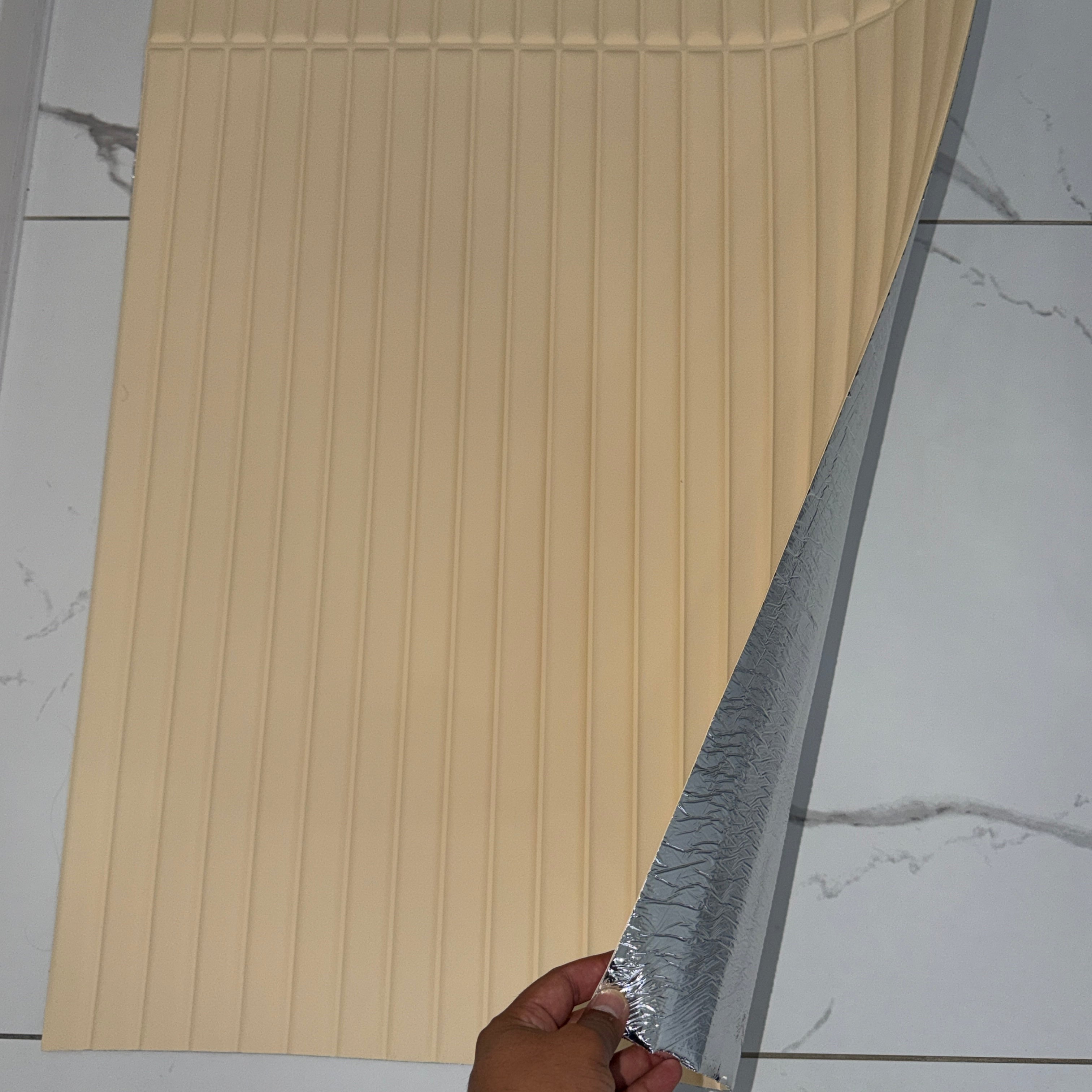 Самозалепващ 3D оребрен панел 70 × 300 см – Крем