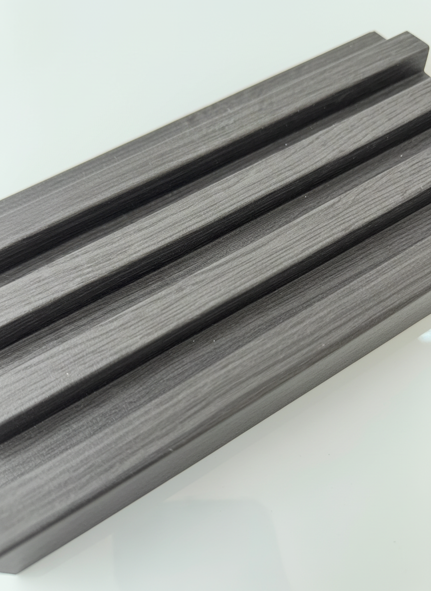 ПВЦ ламела L2 – Антрацит дървесна шарка (семпъл)